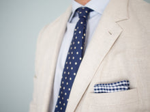 Load image into Gallery viewer, Flairs New York Gentleman&#39;s Essentials Weekend Casual White Pocket Square
